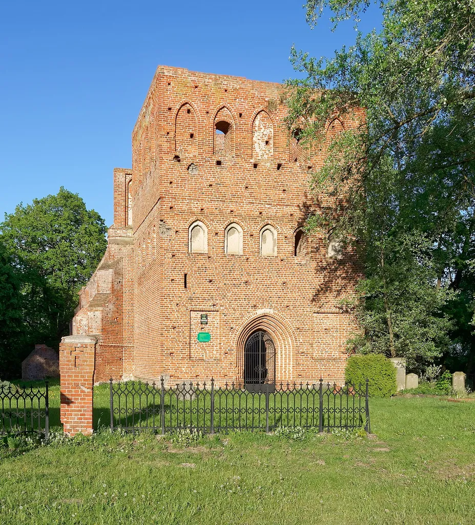 Ruins of the church in Steblewo