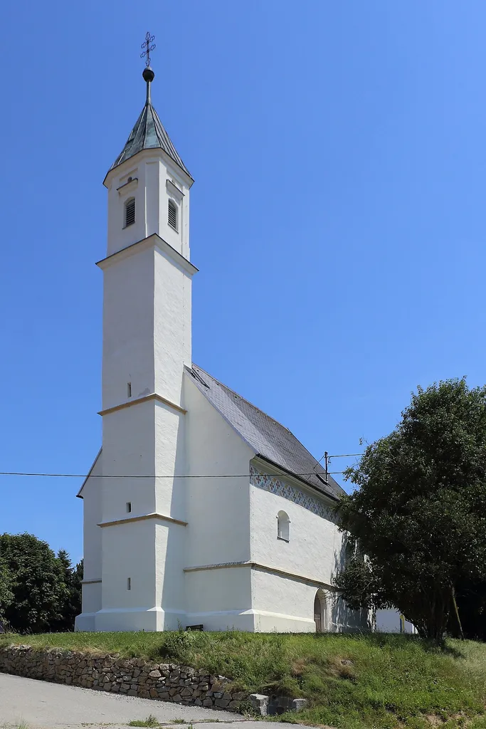 Katholische Filialkirche hl. Jakob in Antlangkirchen, ein Ortsteil der oberösterreichischen Gemeinde St. Willibald.