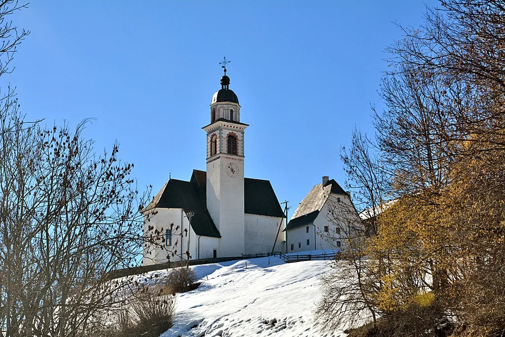 Die Kirche St. Franziskus in Mon, Graubünden