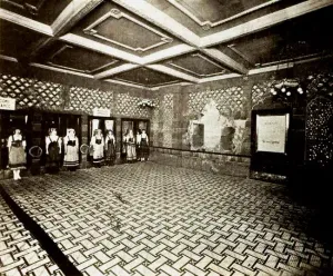 Lyric Theatre, 718 Hennepin Avenue