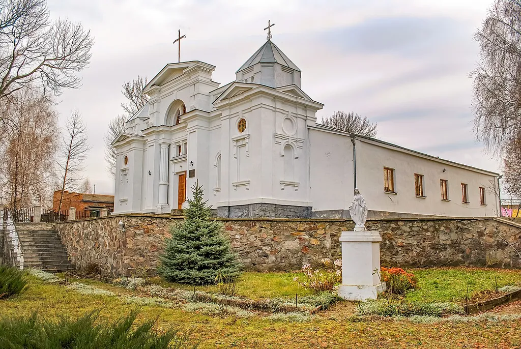Костьол, Оратів, вул. Героїв Майдану (Леніна)