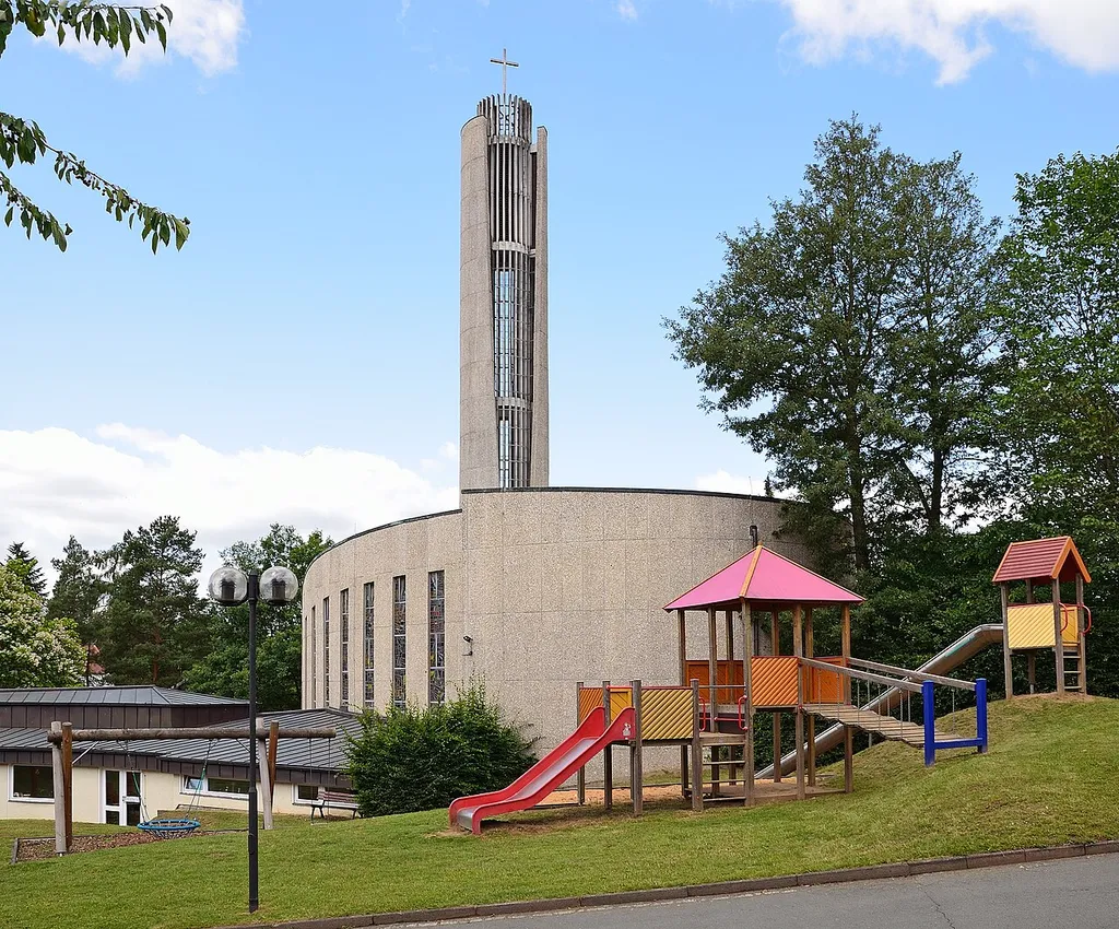 Liebfrauenkirche Marburg, Großseelheimer Straße 10, kath., erbaut in den 1960er Jahren