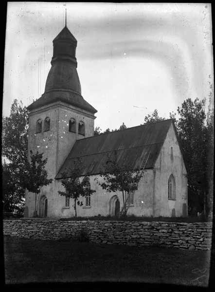sv:Ala kyrka från sydöst.