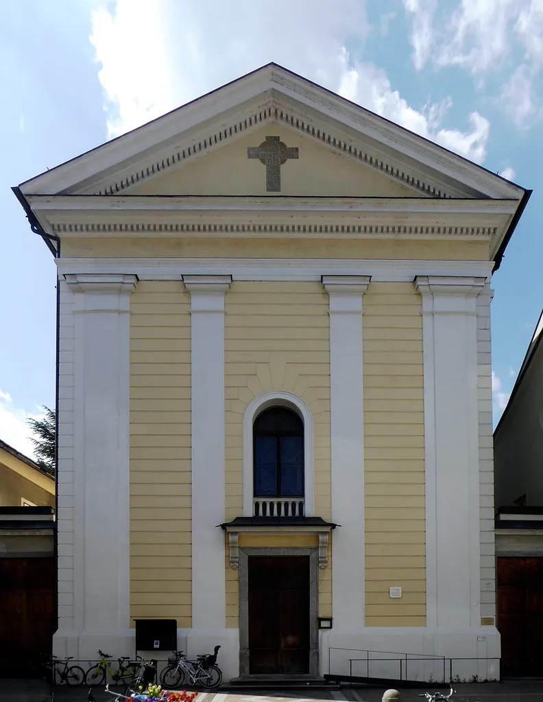Brixen, Ostseite der Kirche der Congregatio Jesu, dem heiligen Josef geweiht.