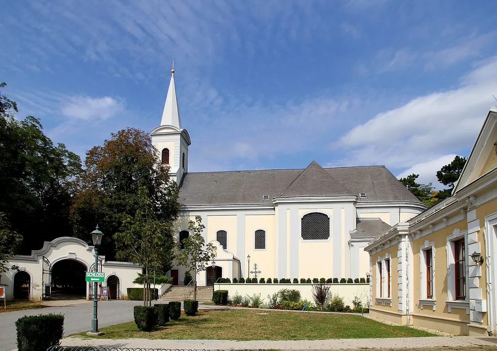 Die katholische Pfarrkirche hl. Joseph in der burgenländischen Gemeinde Halbturn.
