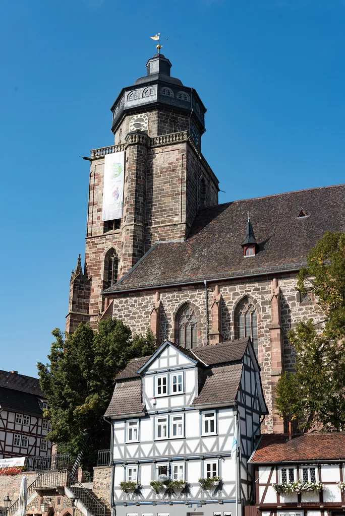 Homberg (Efze), Marktplatz, St. Marien und Haus Nr. 21
