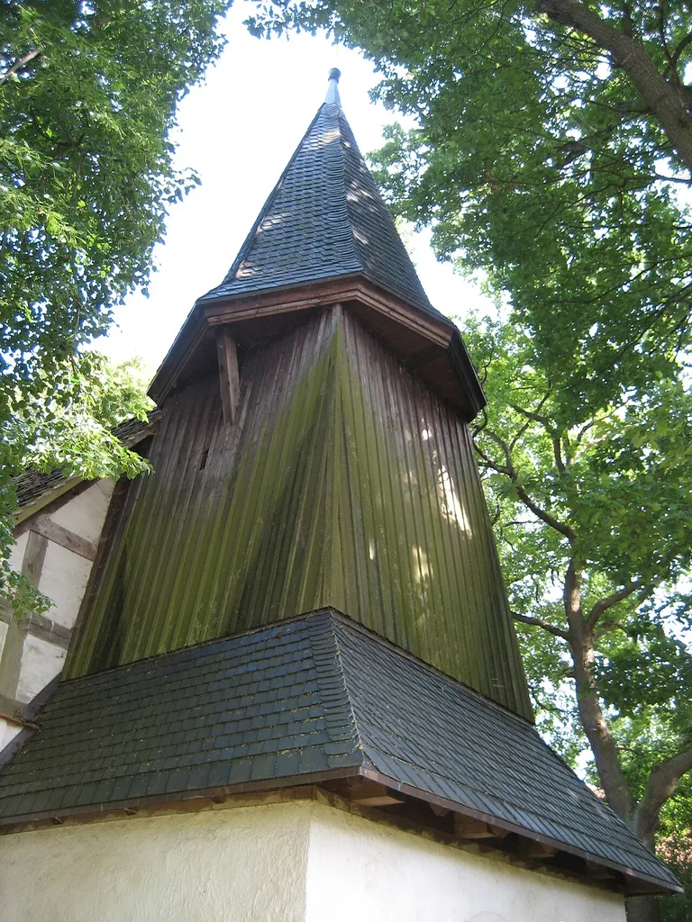 Kirchturm der Kirche Wetzenow.