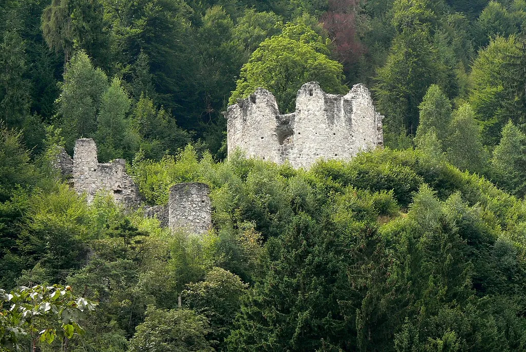 Rattenberg (Tyrol). Ruins of the castle ( 11th-16th century ).