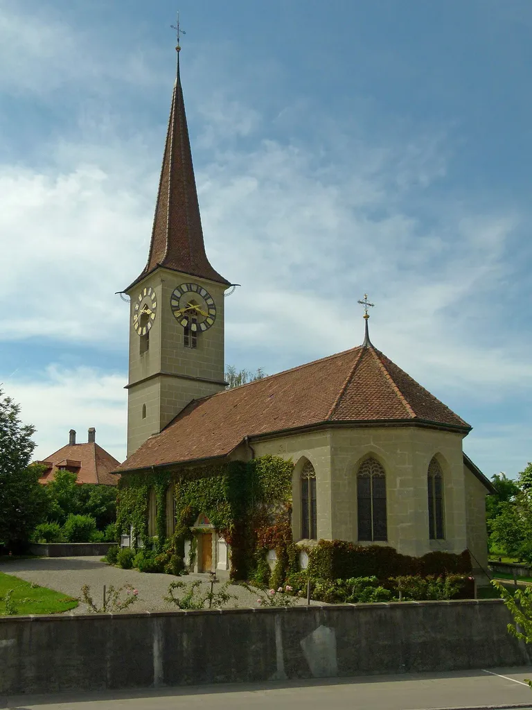 Kirche Hindelbank, erbaut 1517/18, 1912 beim Dorfbrand schwer beschädigt, 1912 neu aufgebaut. In der Kirche zwei Kunstwerke: Das Grabmal für Hironymus v.Erlach und das Denkmal für Pfarrersfrau Maria Magdalena Langhans, Werke des Bildhauers Johann August Nahl.