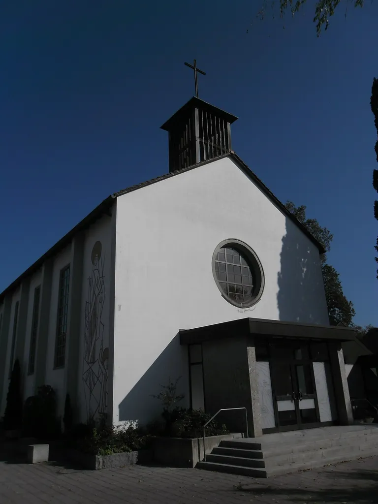 Die kath. Filialkirche St. Marien befindet sich in der Hummelstraße 4 in Fürth-Burgfarrnbach