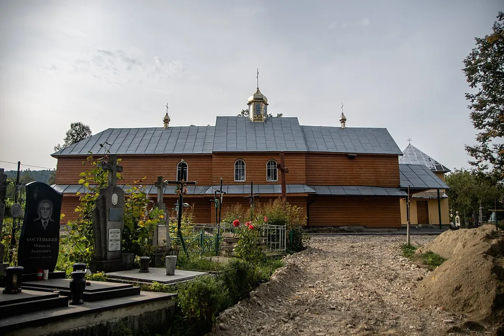Церква Пресвятої Трійці, Уріж,