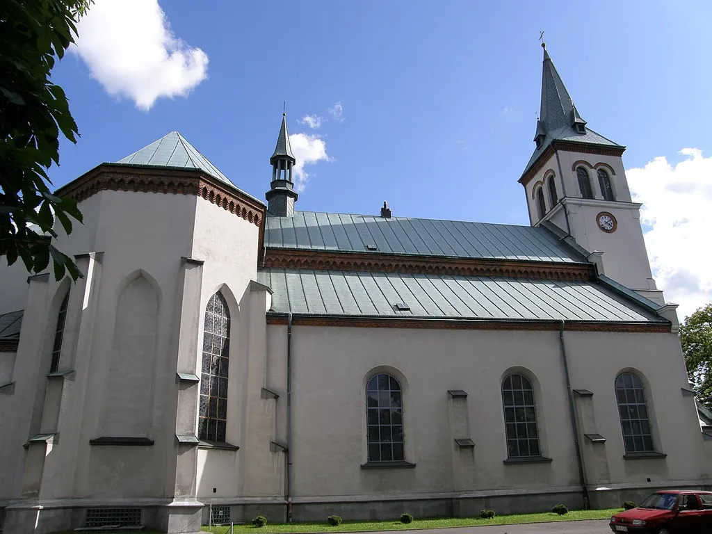 Kościół farny - widok z boku