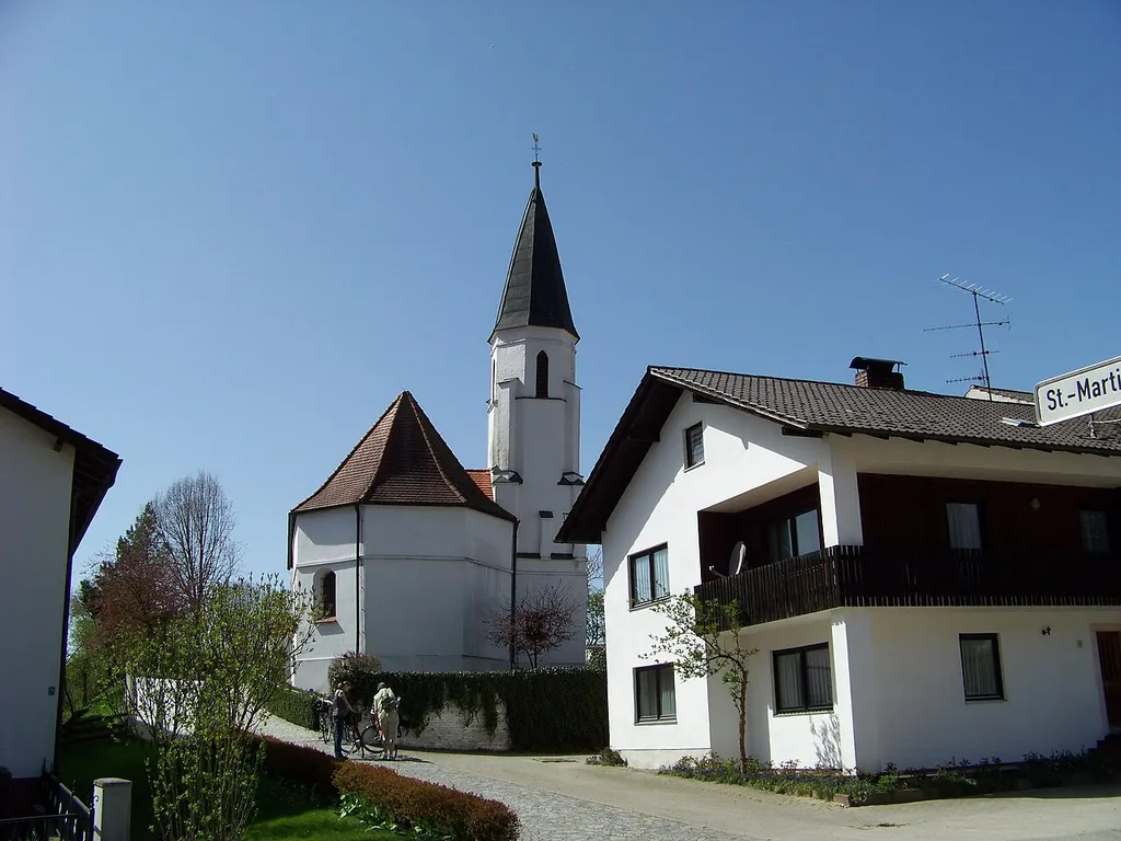 Essenbach, Oberwattenbach. Kath. Kirche St. Martin. Spätgotischer Bau des 15. Jahrhunderts, mit barocken Veränderungen im 17. und 18. Jahrhundert; mit Ausstattung.