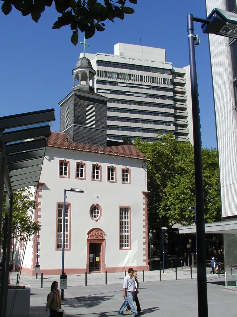 Die evangelische Stadtkirche in Offenbach, Herrnstraße.