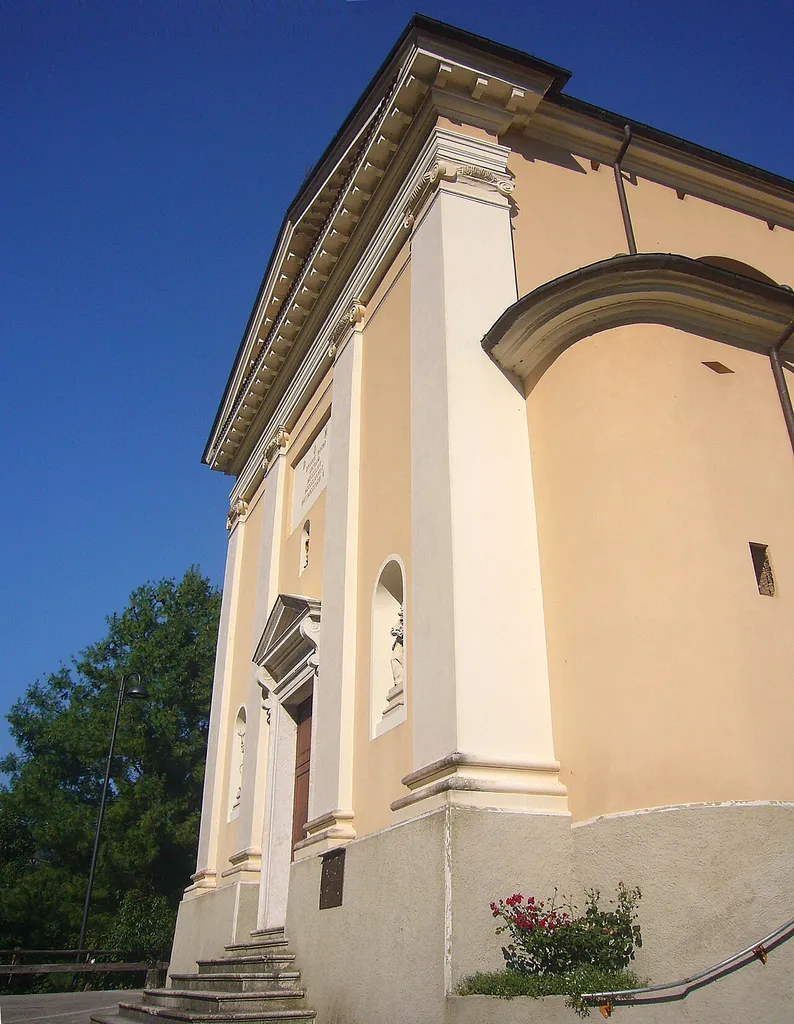 La chiesa di San Rocco a Fusine, frazione di Posina
