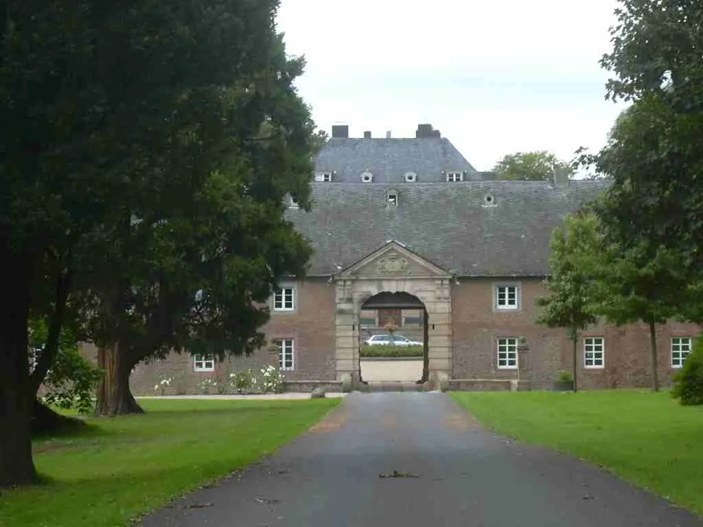 Burg Müddersheim, Einfahrt