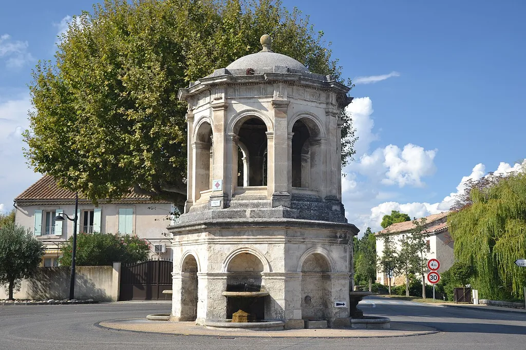 Fontaine de Bédarridesfontaine, château d'eau vue générale