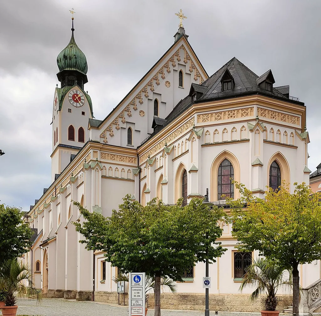 Katholische Stadtpfarrkirche St. Nikolaus Rosenheim, Oberbayern, Bayern, Deuts