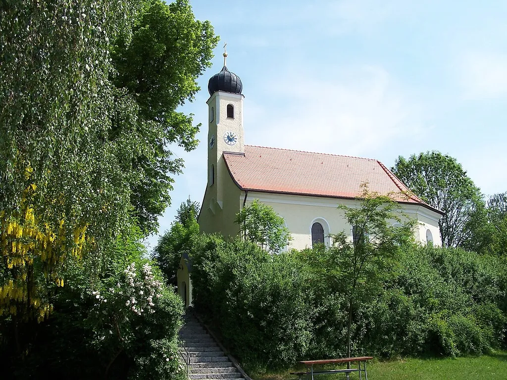 Salching, Kirchmatting 1, Katholische Filialkirche St. Michael, einheitlich erbaut 1718; mit Ausstattung.