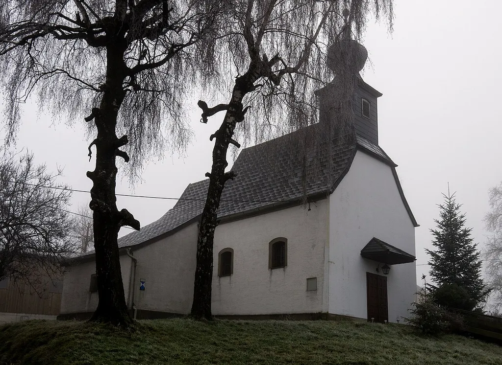 Kath. Filialkirche hl. Erasmus und ehem. Friedhofsfläche