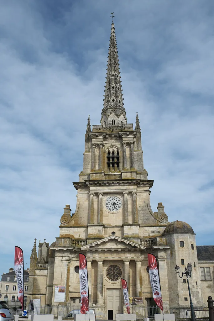 Kathedrale Notre-Dame-de-l’Assomption in Luçon im Département Vendée (Pays de la Loire/Frankreich)