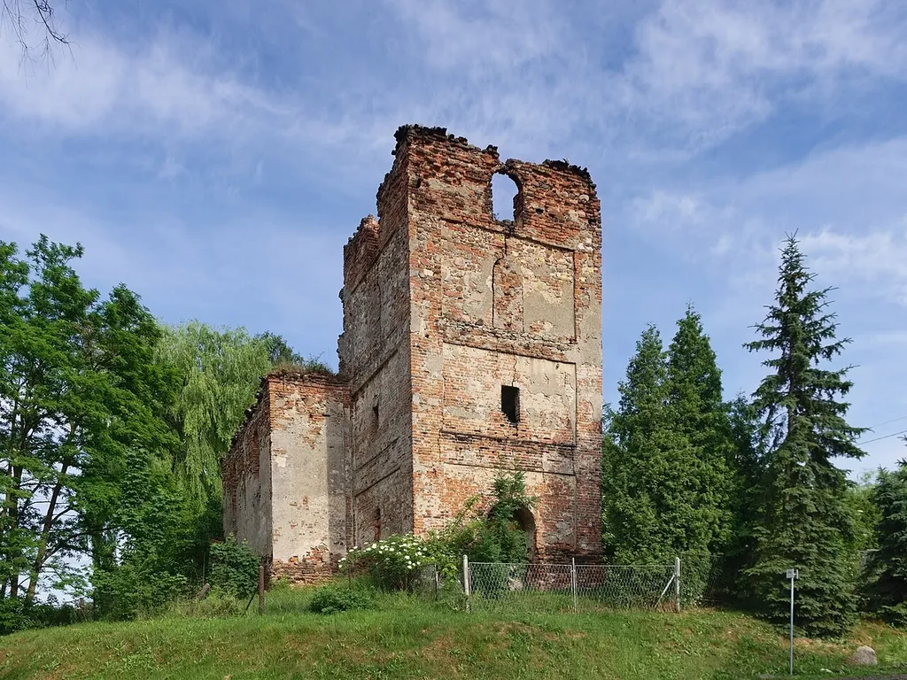 Ruiny kościoła św. Jadwigi w Ziemięcicach
