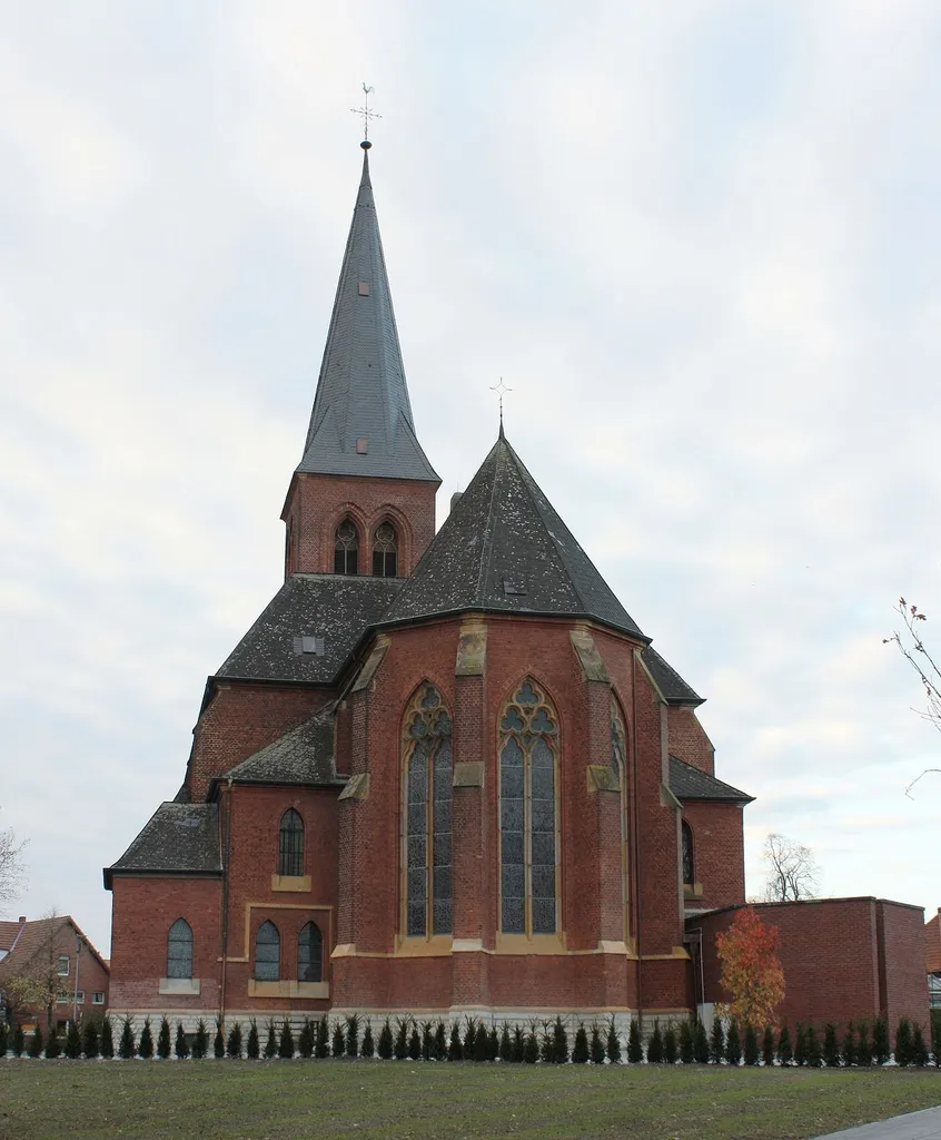 Katholische Kirche St. Laurentius in Ennigerloh-Westkirchen, von Osten