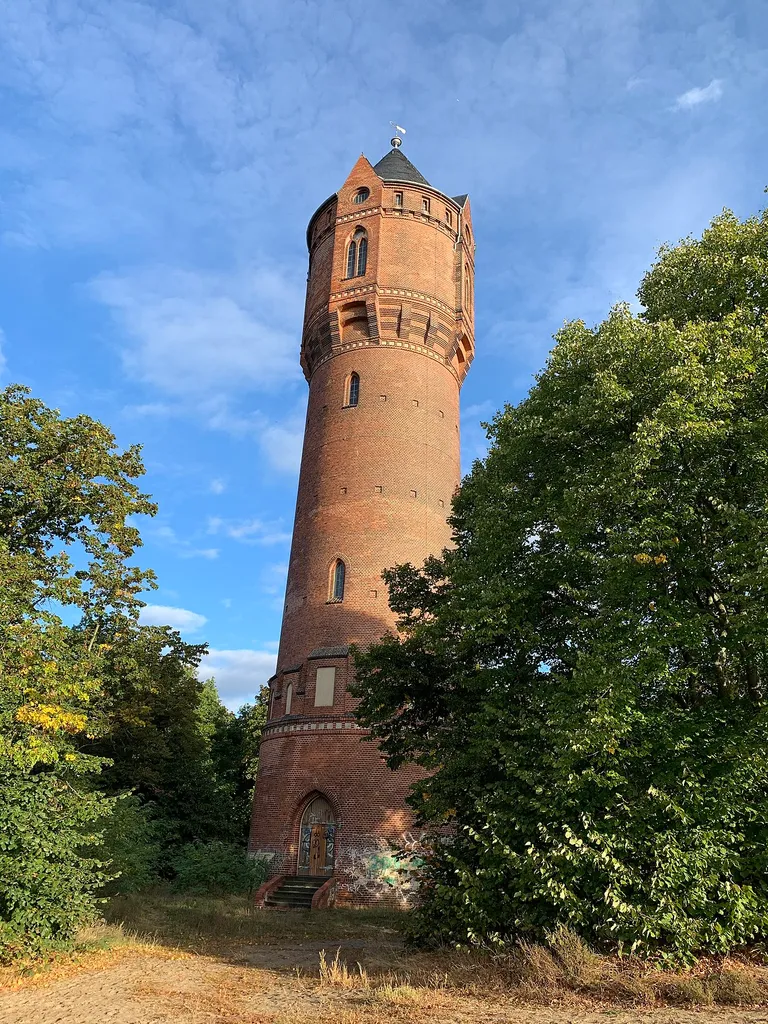Wasserturm auf den Fuchsbergen, ein denkmalgeschütztes Bauwerk in Jüterbog, Brandenburg