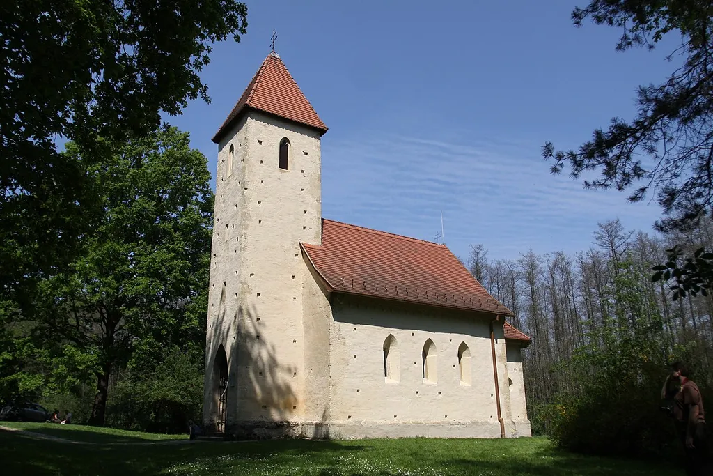 Szentháromság és Szent István király római katolikus templom (Velemér, Paprét)