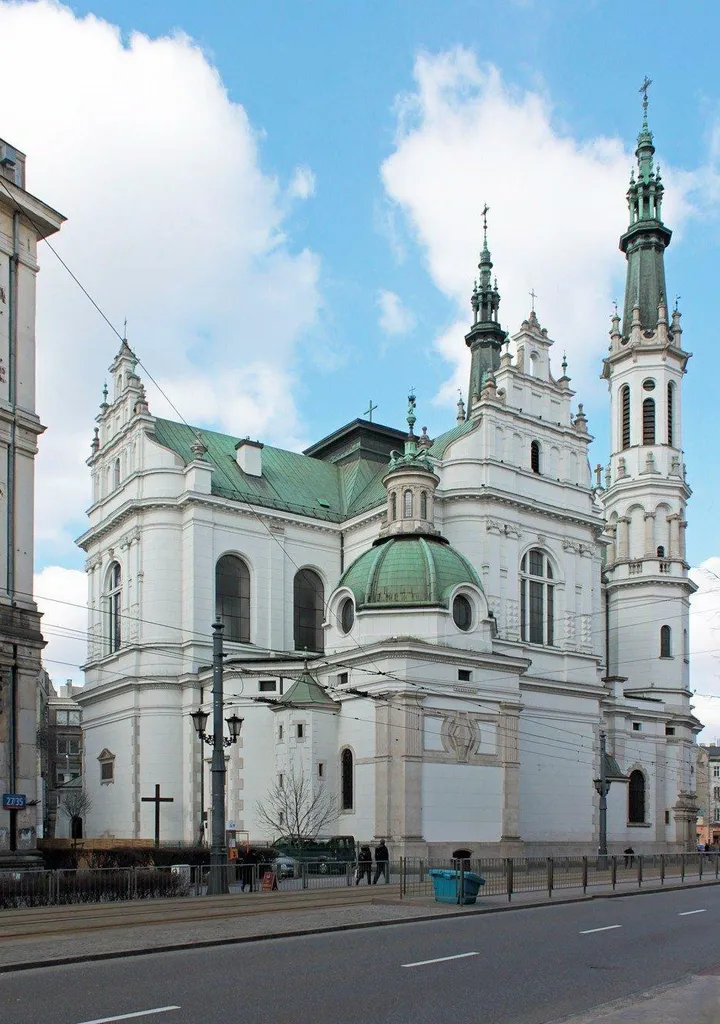Kościół Najświętszego Zbawiciela w Warszawie widziany z ulicy Marszałkowskiej.