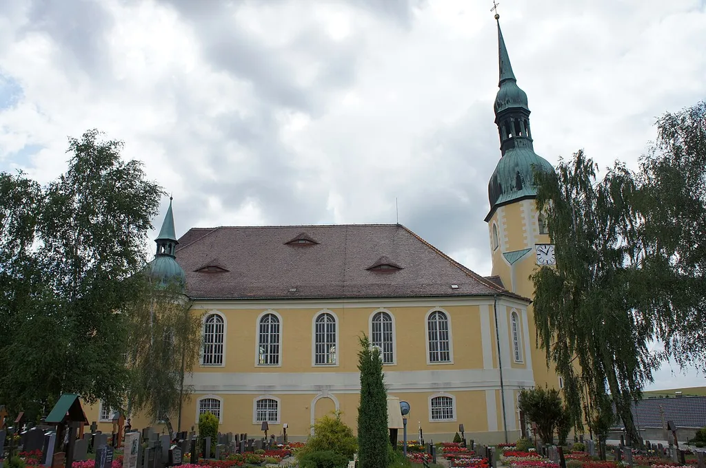 Katholische Kirche St. Simon und Juda in Crostwitz. Gründung im 14. Jh.; Neubau 1769-72; Umbau 1898-99. Nordansicht