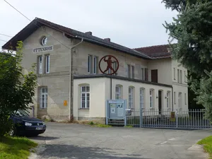 station building at Ottensoos station