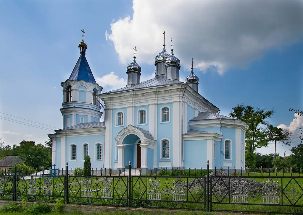 Церква Різдва Богородиці з огорожею, Озаринці,