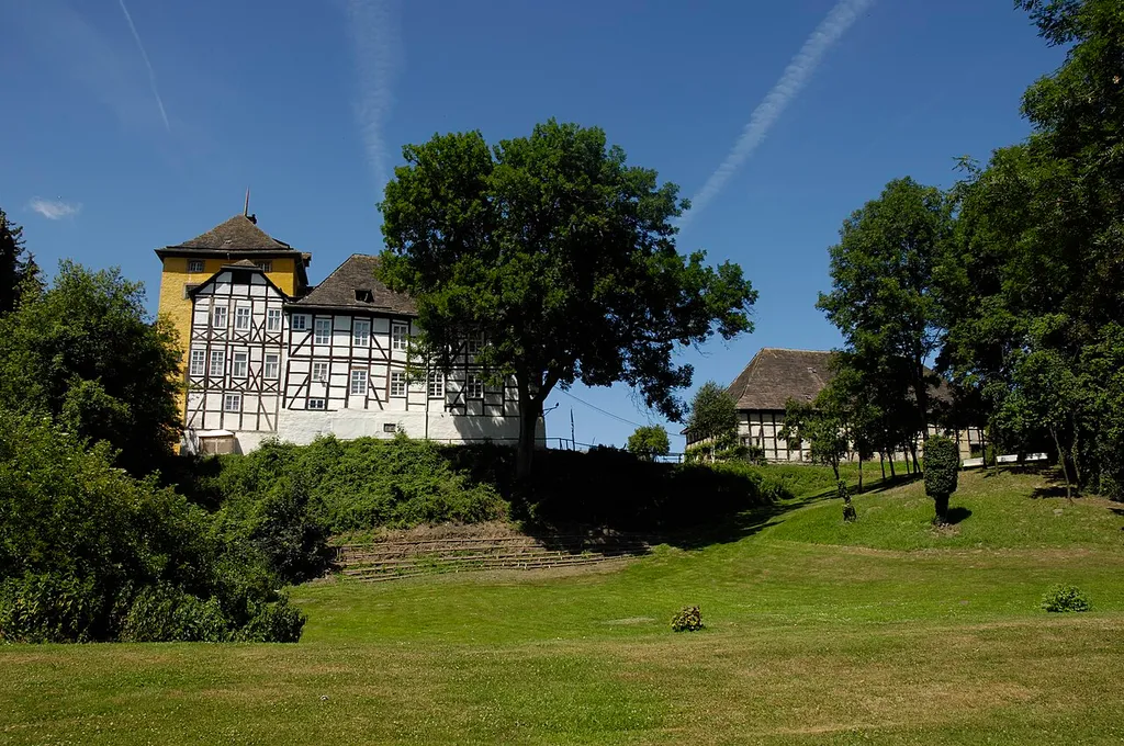 Tonenburg bei Höxter-Albaxen, Flussseite, Blick von der Weser her