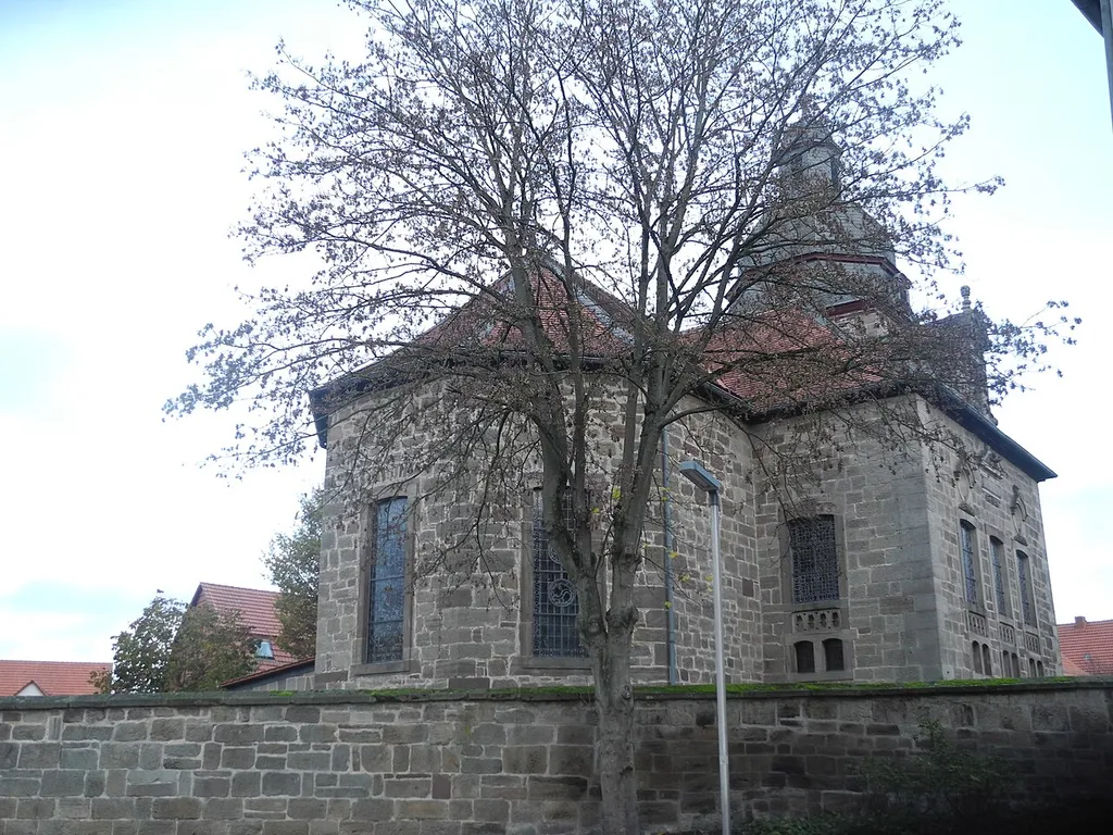 Kirche in der Ortsmitte von Balhorn, in der Gemeinde Bad Emstal, Hessen, Deutschland.