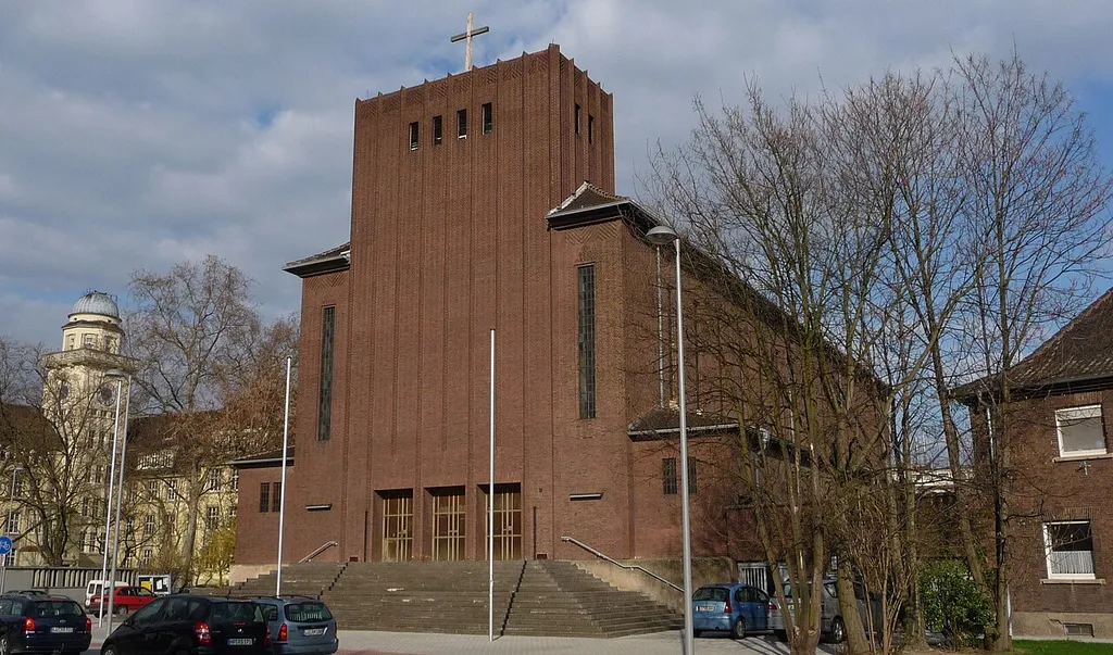 römisch-katholische Herz-Jesu-Kirche in Ludwigshafen am Rhein, Mundenheimer Straße 218; erbaut 1926-1929; unter Denkmalschutz