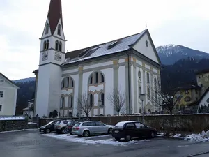 Kath. Pfarrkirche hl. Petrus und Friedhof