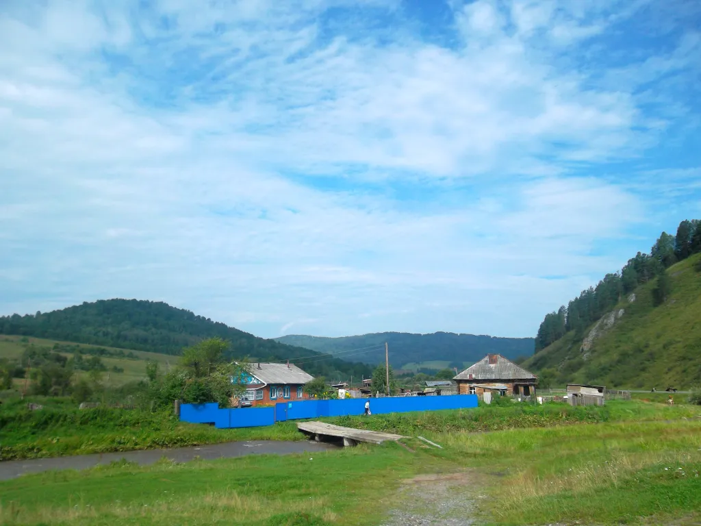 Village de Karassouk dans la république de l'Altaï.