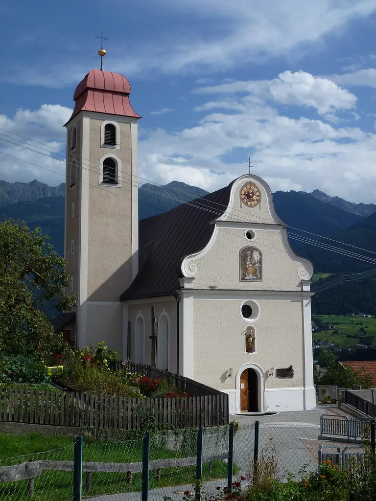 Expositurkirche hll. Magdalena und Nikolaus und Friedhof - Karrösten