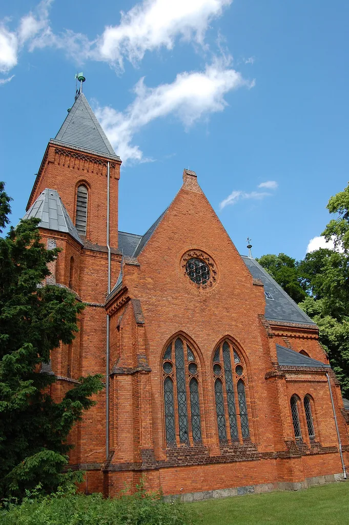Gutskirche Vollenschier