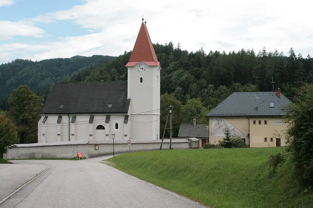St. Georgen am Reith, Niederösterreich, Austria Kirche und Volksschule