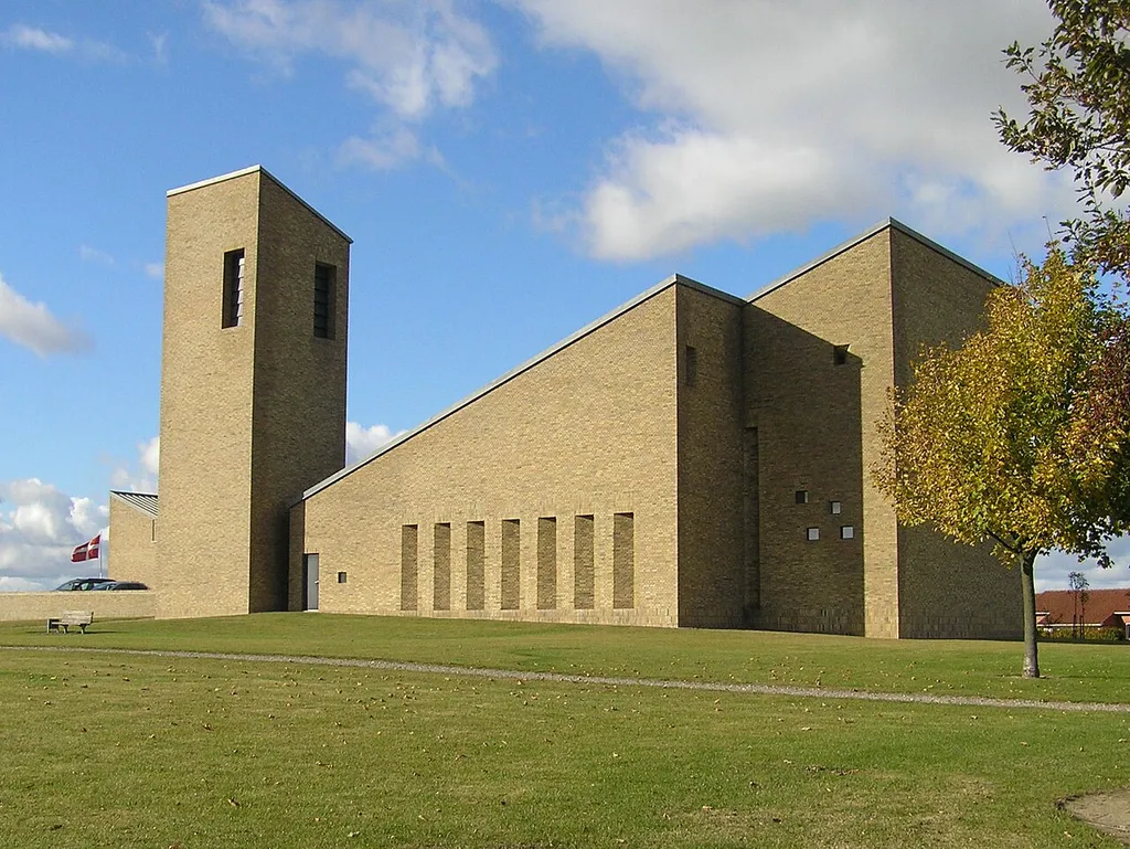 Antvorskov Kirke, Slagelse, Danmark Antvorskov Kirke er indviet 2005-04-11 af biskop Jan Lindhardt. Arkitekt på byggeriet var Anders Bové Christensen, Aarhus.