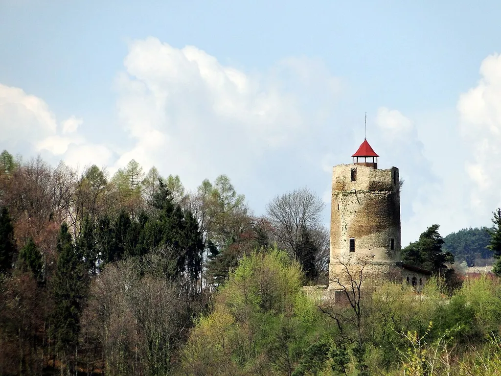 Czchów Castle seen from Piaski-Drużków