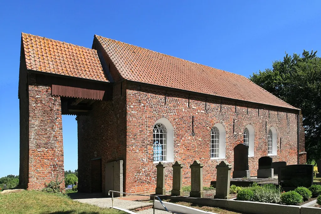 Mitling-Marker Kirche hinter dem Friedhof Mitling-Mark, Warftweg/Mitlinger Kirchweg in Westoverledingen