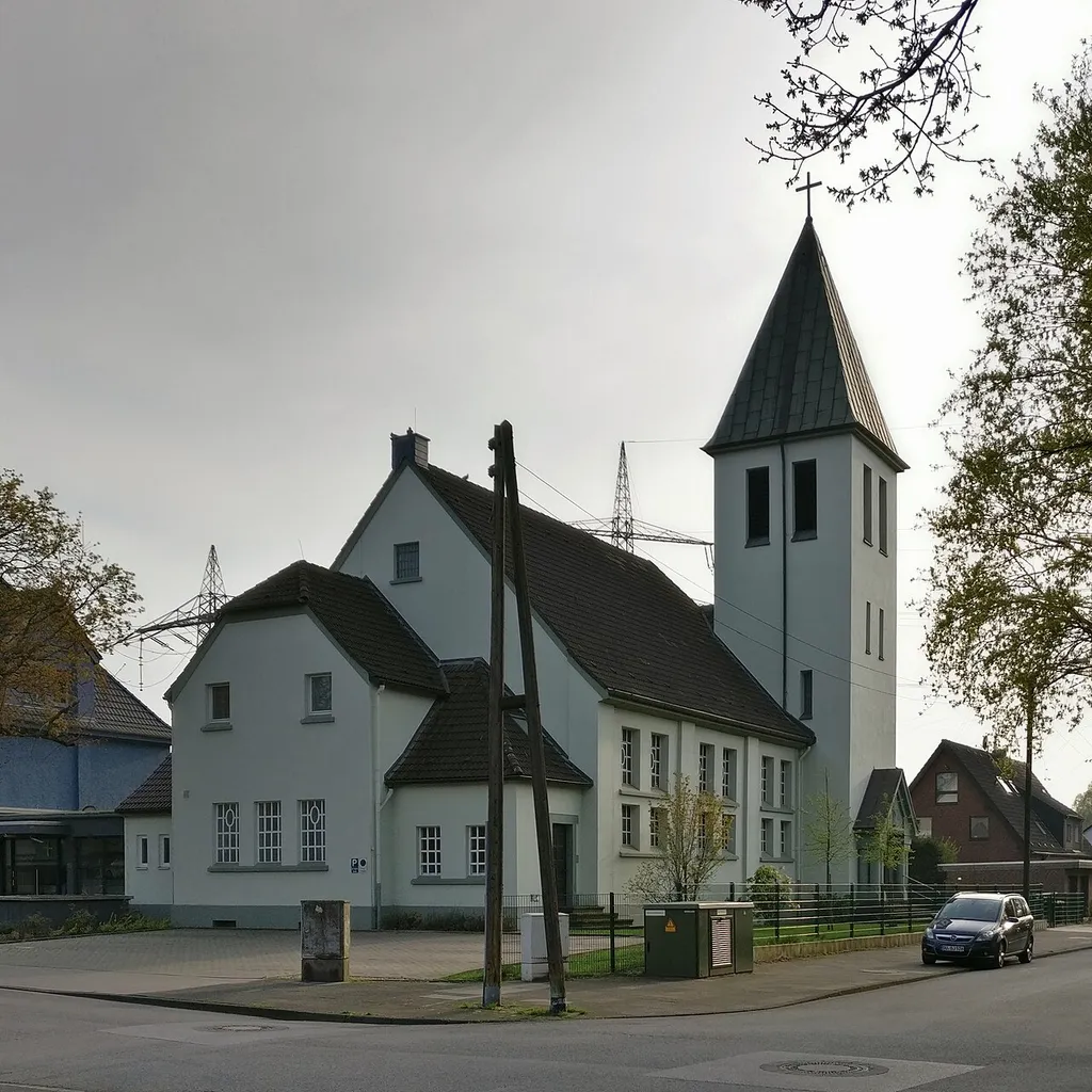 Lutherkirche Duisburg-Röttgersbach, Wittenberger Straße 15. Wiederherstellung der Kirche 1956 durch Richard Brosche.