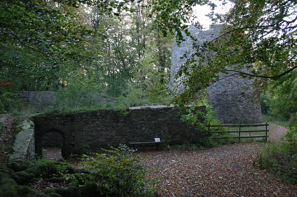 Iburg in Bad Driburg – Ausschnitt der Ruine mit Bergfried