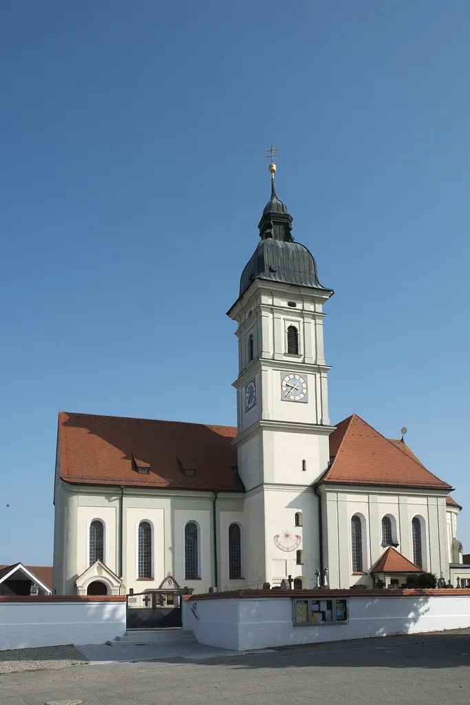 Katholische Pfarrkirche St. Michael in Reichenkirchen (Fraunberg) im Landkreis Erding (Bayern/Deutschland)