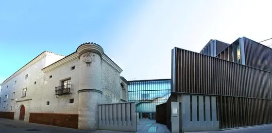 Museos Bibat en el casco medieval de Vitoria-Gasteiz (Museo Fournier de Naipes y Museo de Arqueología).
