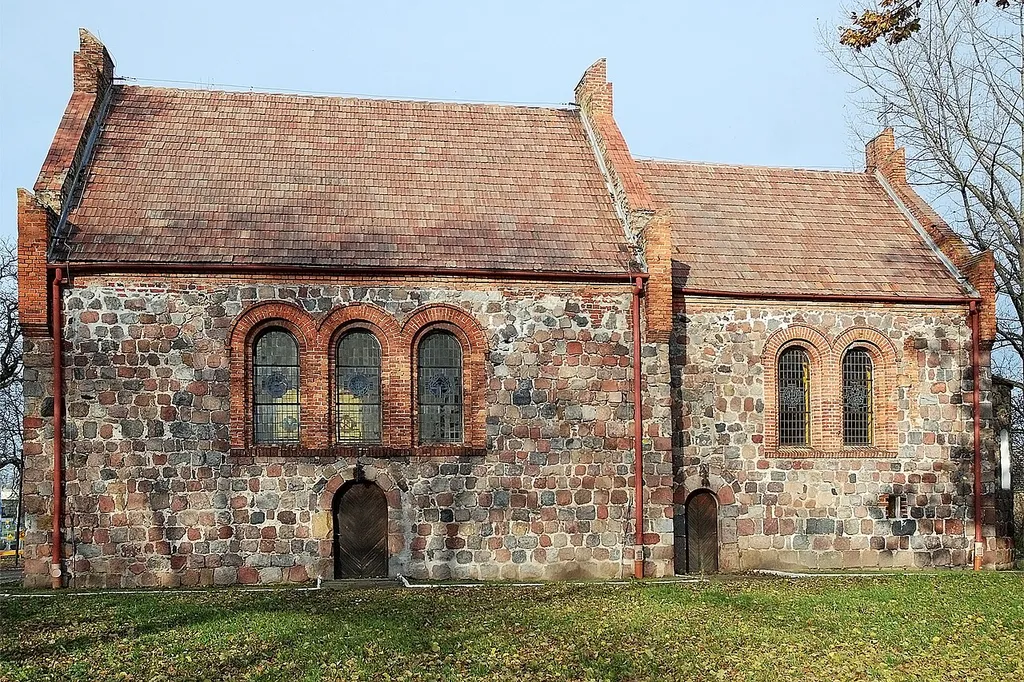 Gardno, kościół par. Najświętszego Serca Pana Jezusa (zabytek nr rejestr. 117)