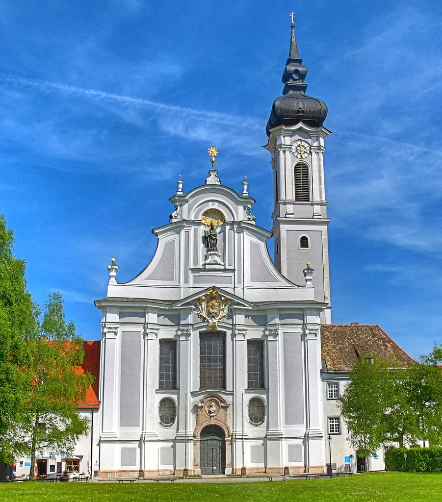 ehem. Augustiner-Chorherren-Kirche Mariä Himmelfahrt, heute Pfarrkirche, Dießen am Ammersee, Deutschland, Bayern, Landkreis Landsberg am Lech, Dießen, Marienmünster, Vorderansicht